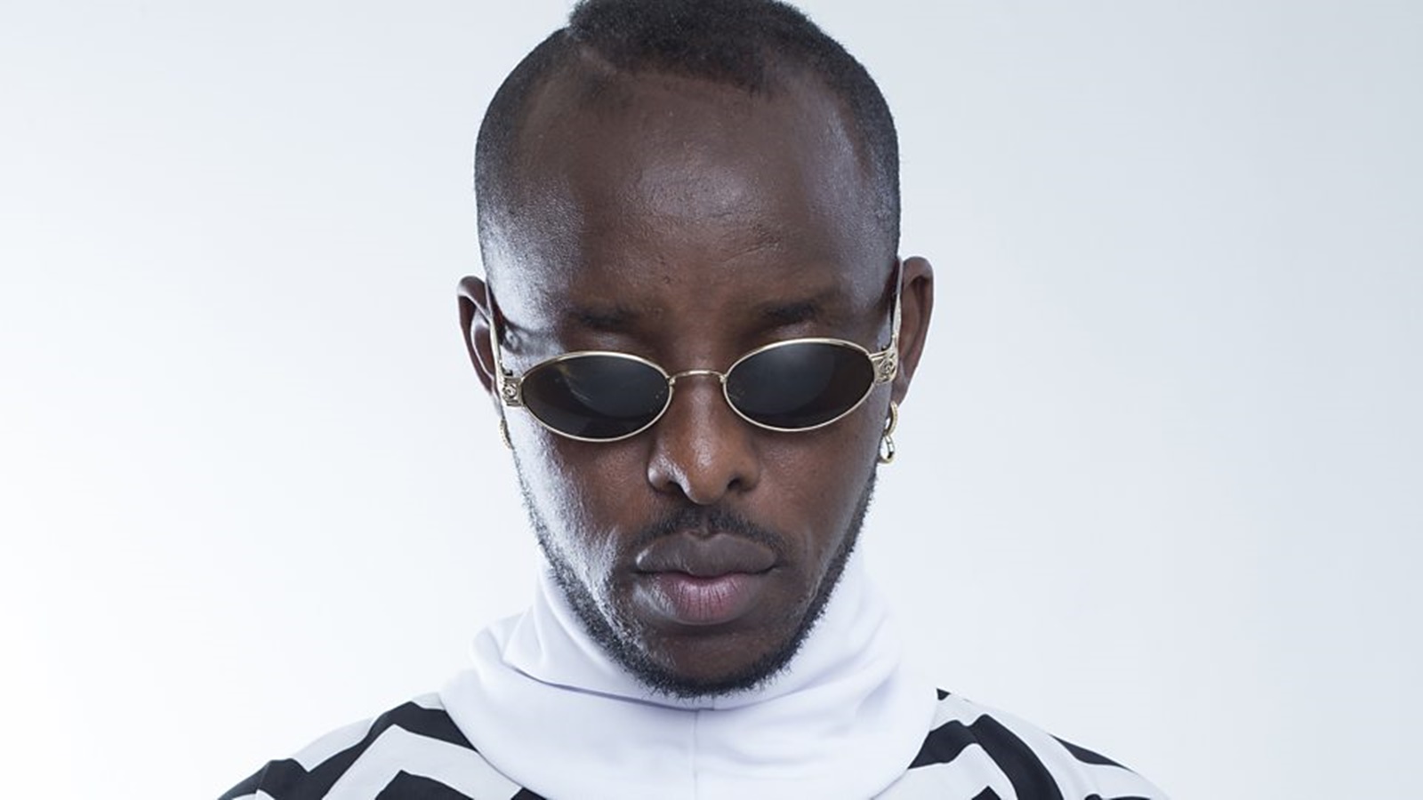 Eddy Kenzo breaks record as he becomes the first Ugandan to receive the YouTube Gold Creator Award. 1 MUGIBSON